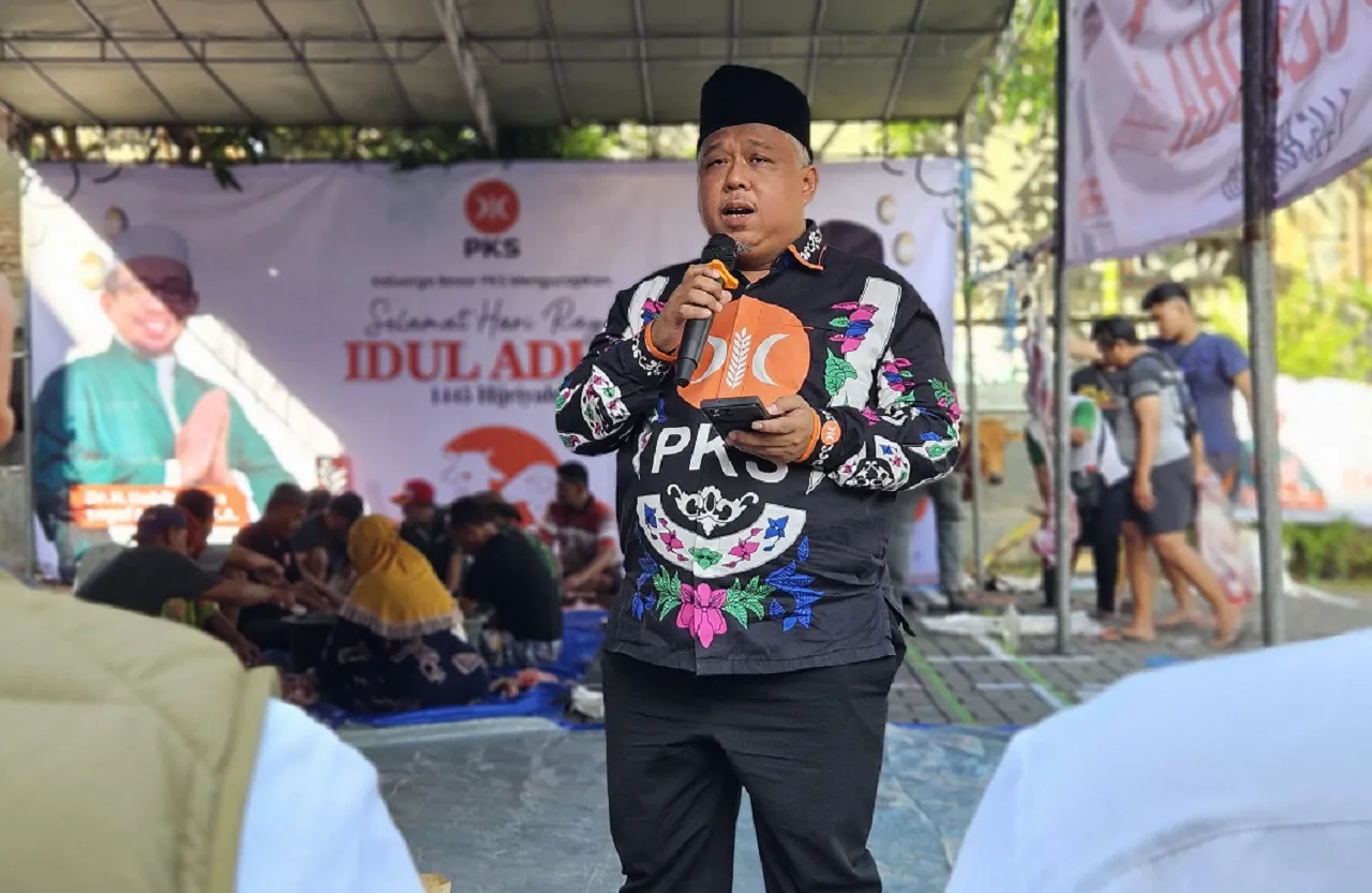 PKS Jatim Bagikan 200 Ribu Paket Daging, Kang Irwan: Semangat Terus Layani Masyarakat Jatim