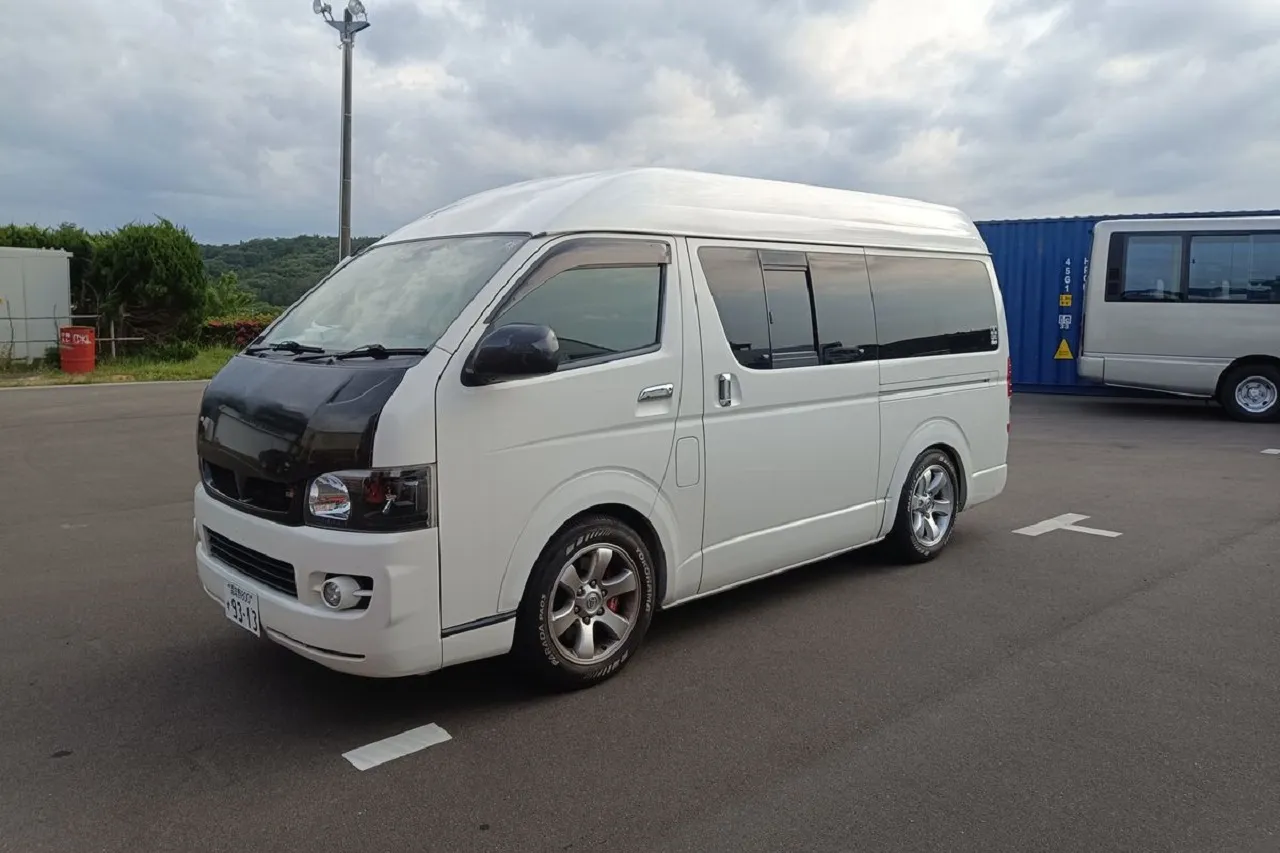 Serbaguna, Toyota HiAce di Jepang Dimodifikasi Bergaya Sporty GR