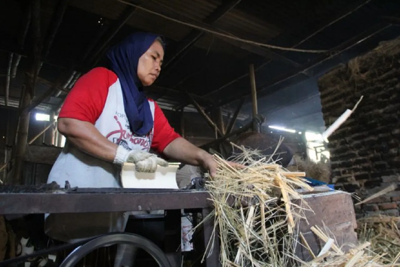Pohon Bambu Melimpah, Produsen Tusuk Sate di Jombang Banjir Cuan