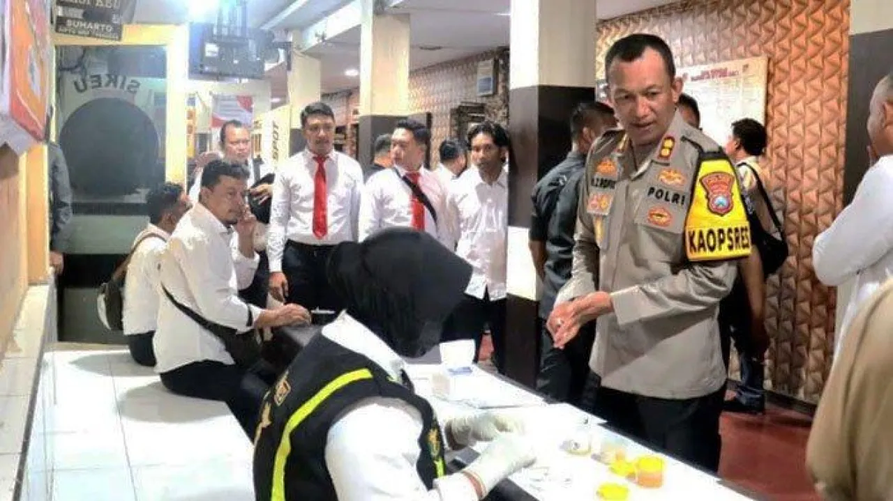 67 Personel Polres Lumajang Dites Urine Dadakan
