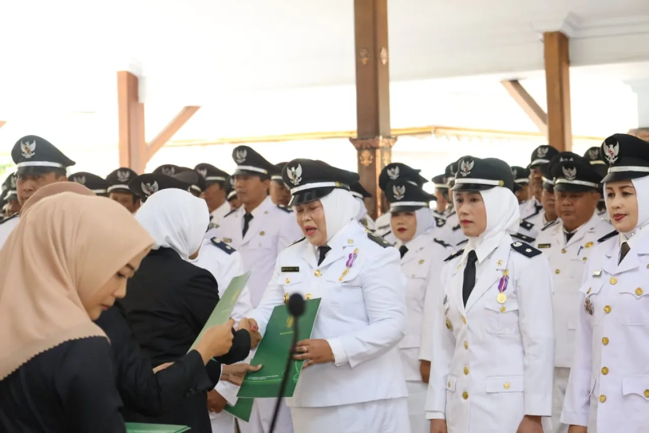 Ratusan Kades se Kabupaten Blitar, Terima SK Perpanjangan Masa Jabatan dari Bupati