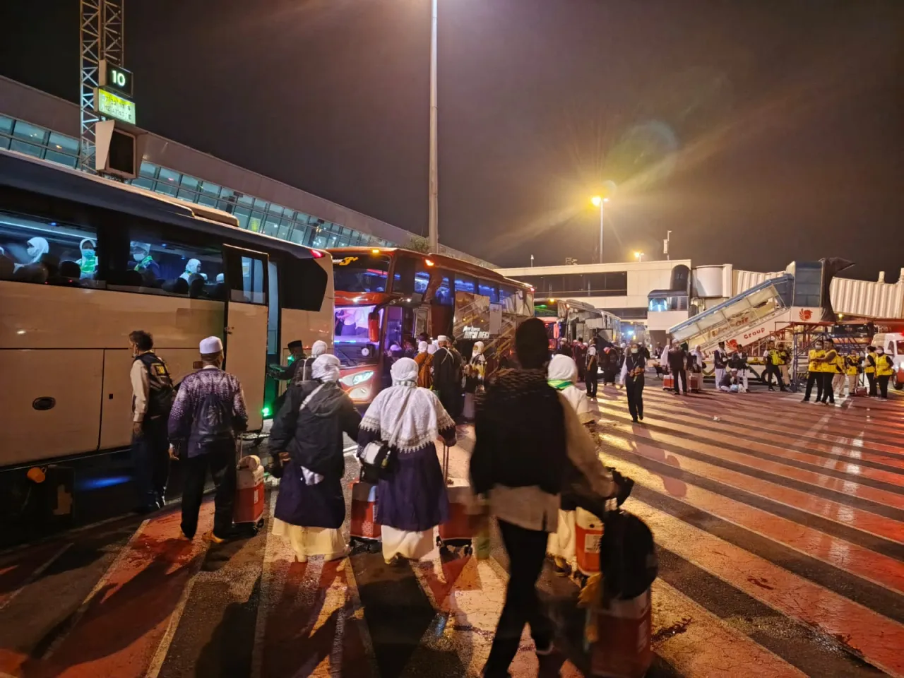 Ribuan Jamaah Haji Debarkasi Surabaya Tiba di Tanah Air, 5 Wafat di Baitullah