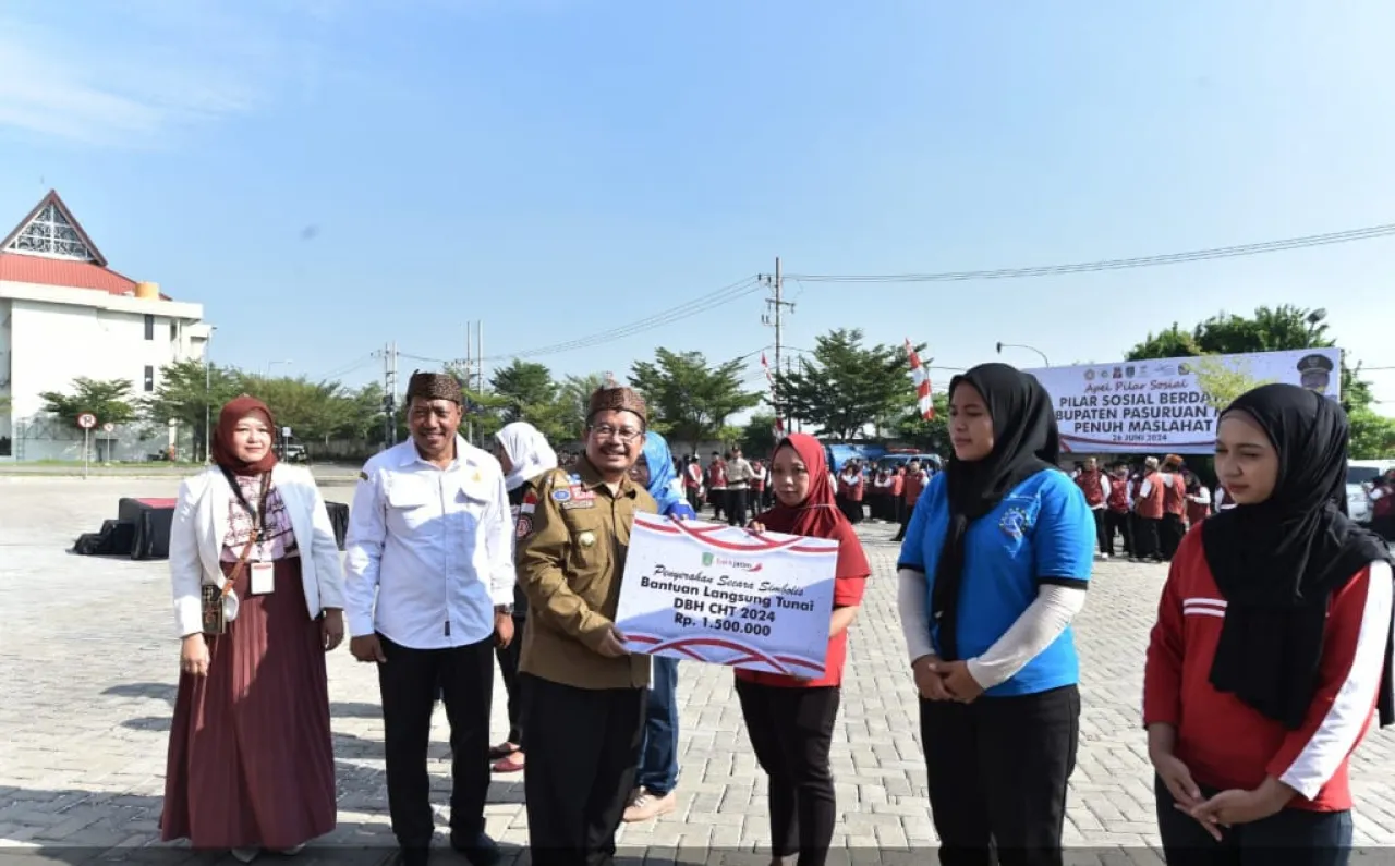 Buruh Pabrik Rokok dan Buruh Tani Tembakau Pasuruan Terima BLT