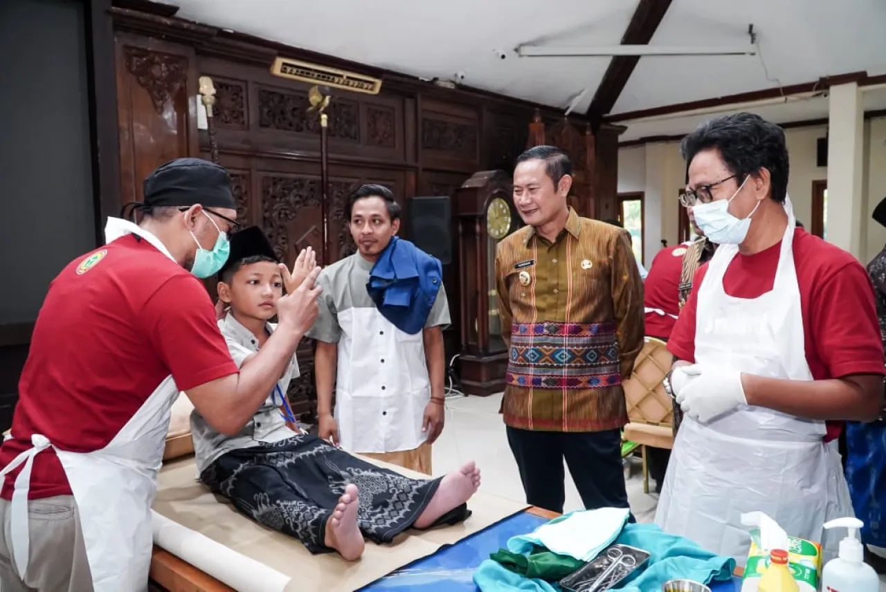 Ratusan Anak Ikuti Khitanan Massal Kolaborasi Pemkab Lamongan