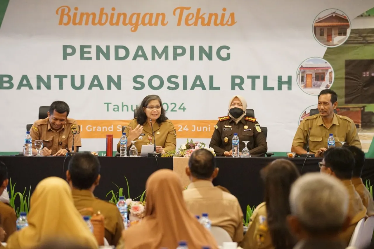 PJ Wali Kota Kediri Berikan Arahan Puluhan Pendamping RTLH
