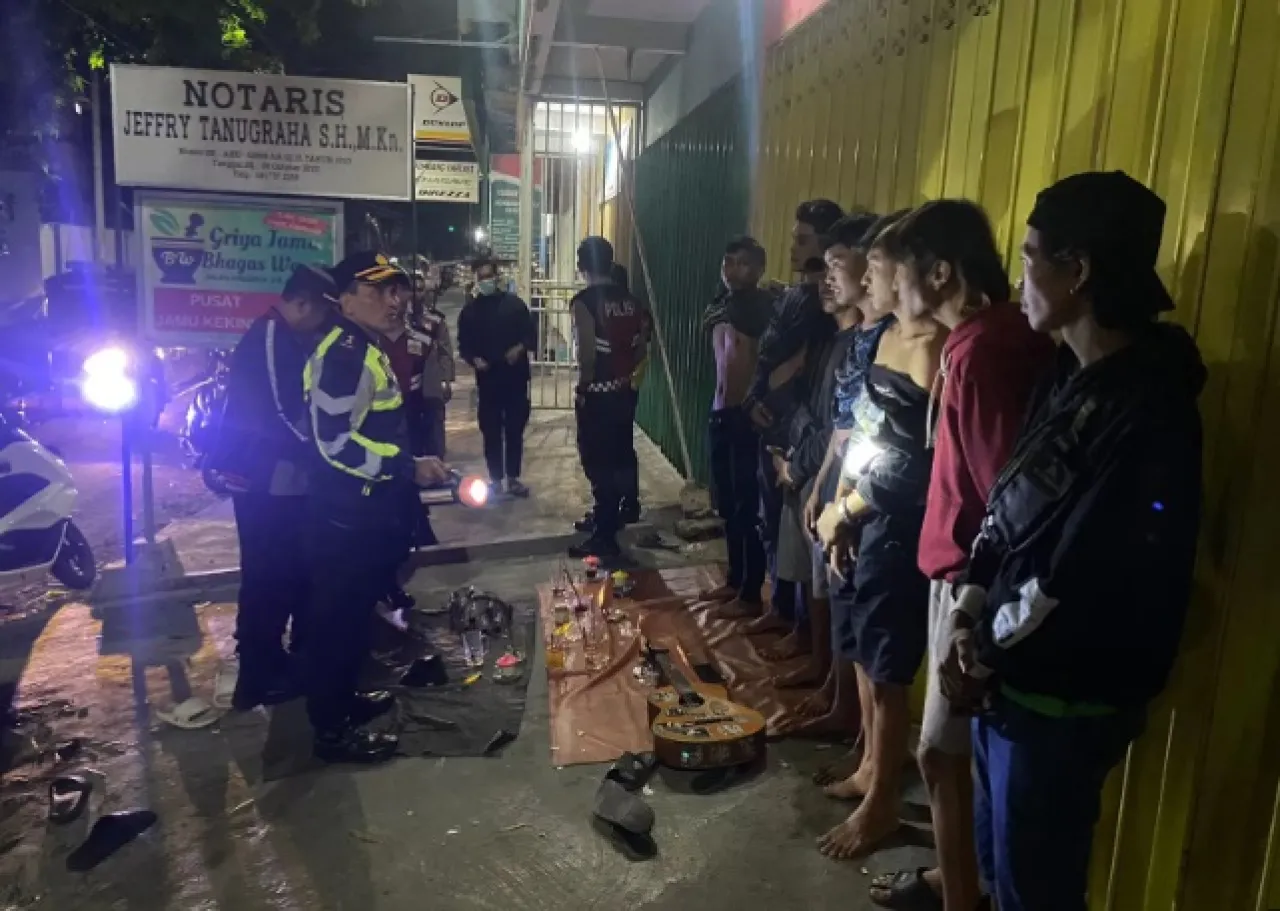 Polres Jombang Bubarkan Pesta Miras di 3 Lokasi