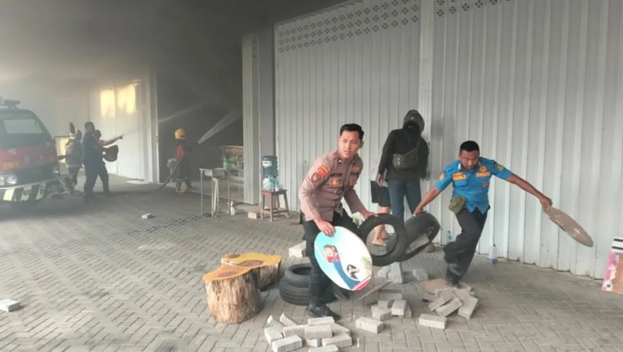 Toko Sembako Terbakar, Kerugian Nyaris Setengah Miliar Rupiah
