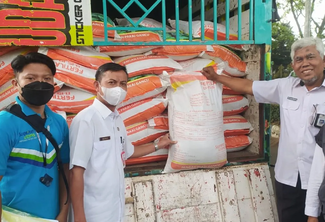 Pemkab Salurkan Ribuan Pupuk ZA ke Petani Tembakau Lumajang