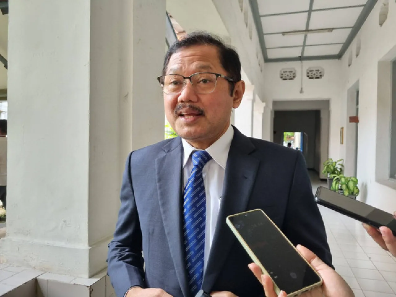Gejolak Pencopotan Dekan FK Unair Berlanjut, Prof BUS Melawan Rektor Unair