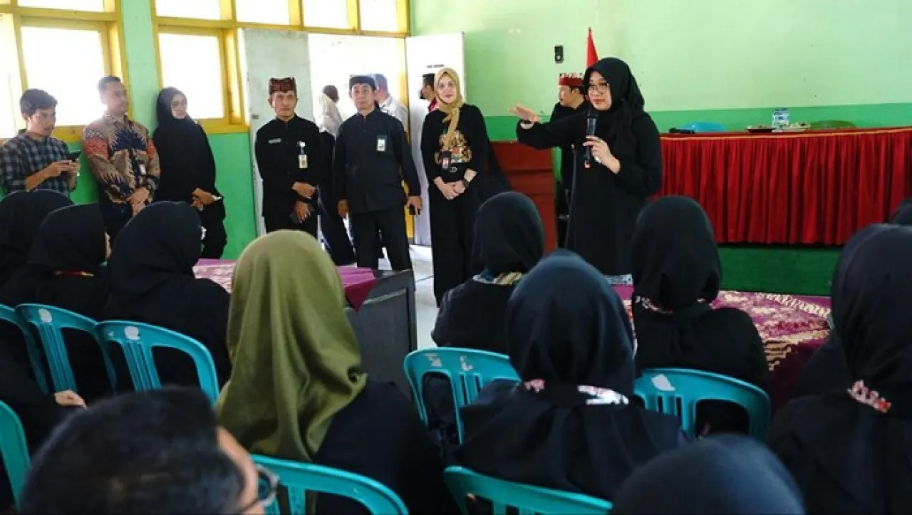 Bupati Banyuwangi Beri Edukasi Tangkal Pinjol dan Judol pada Guru PPPK