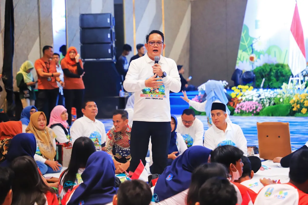 Pj Gubernur Adhy Terima Penghargaan UNICEF di Peringatan HAN 2024