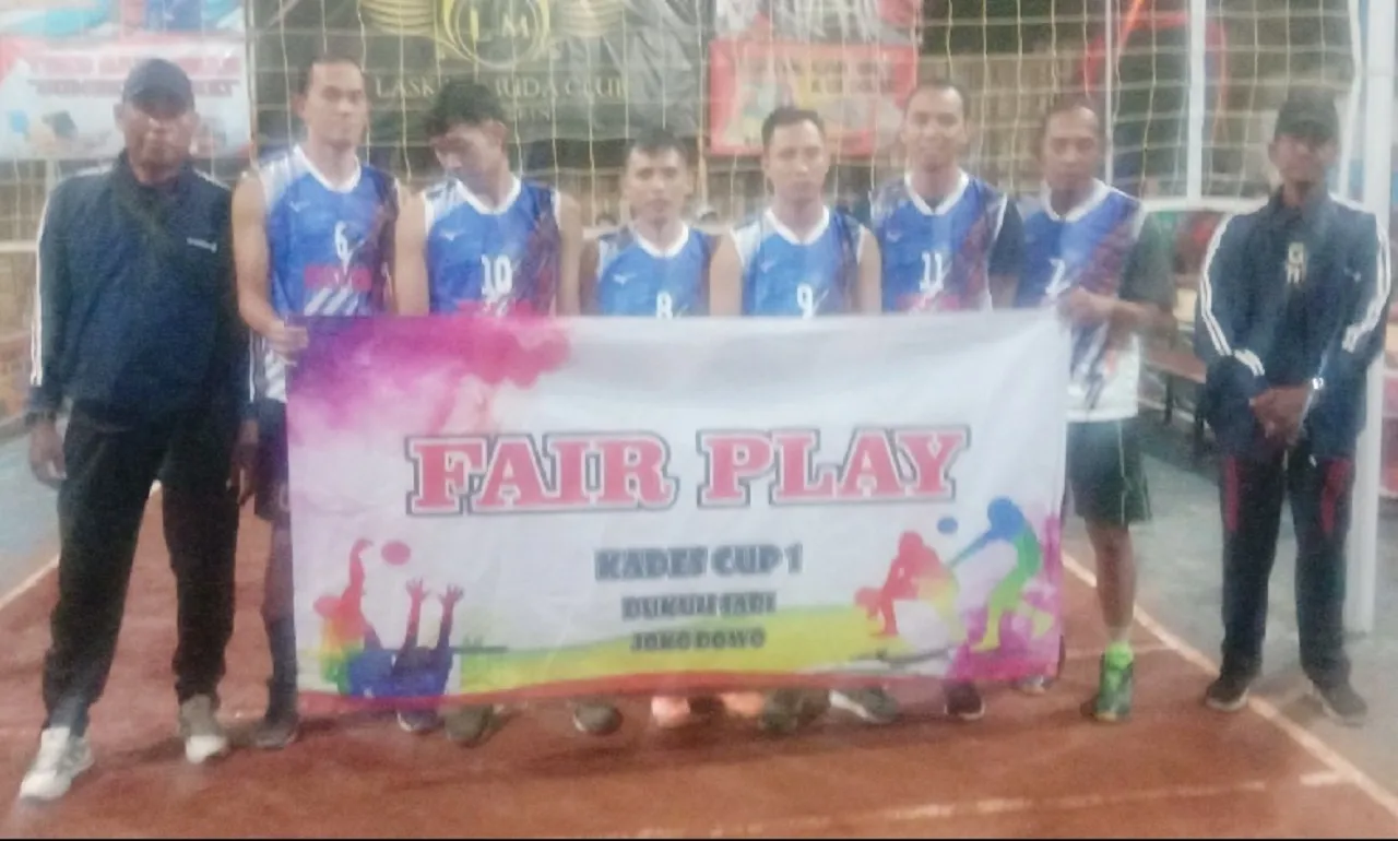 Tim CSL 10 A RT 10 Menang Babak Penyisihan Open Turnamen Volly Spon Kades Cup I Dukuhsari