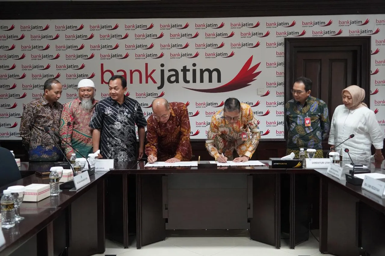 Bank Jatim dan PW Muhammadiyah Jawa Timur Lakukan Penandatanganan MoU