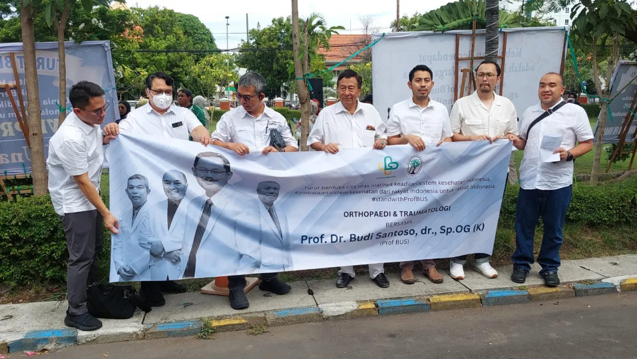Kontroversi Pencopotan Dekan FK Unair: Rektor Bungkam, Kemenkes Bantah Keras Terlibat