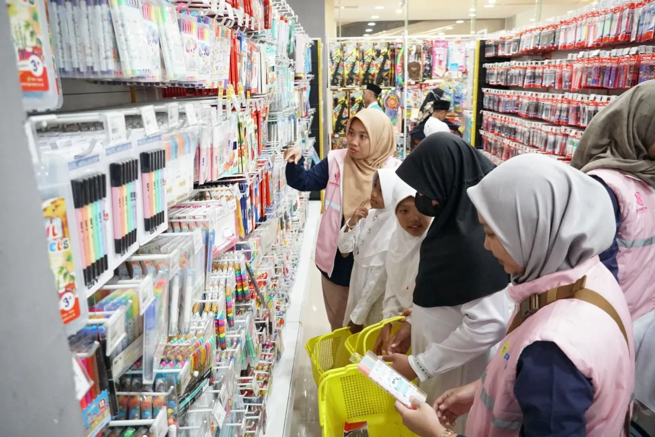 Peringati Hari Anak Nasional, Srikandi dan YBM PLN Gelar Aksi Peduli Gizi Wilayah Jatim