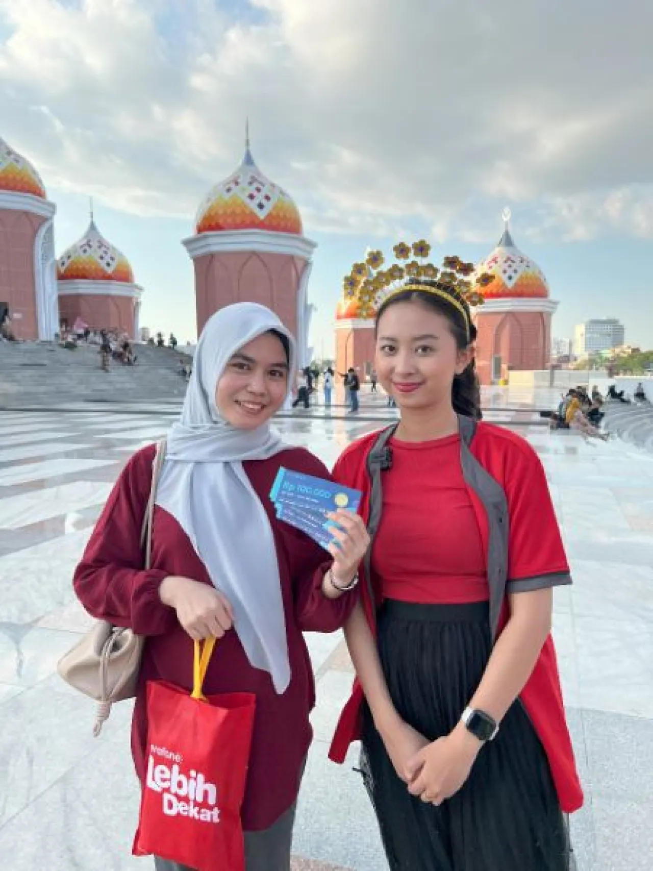 erafone Lebih Dekat Sambangi Surabaya, Ajak Warga Kota Pahlawan Seru-seruan!