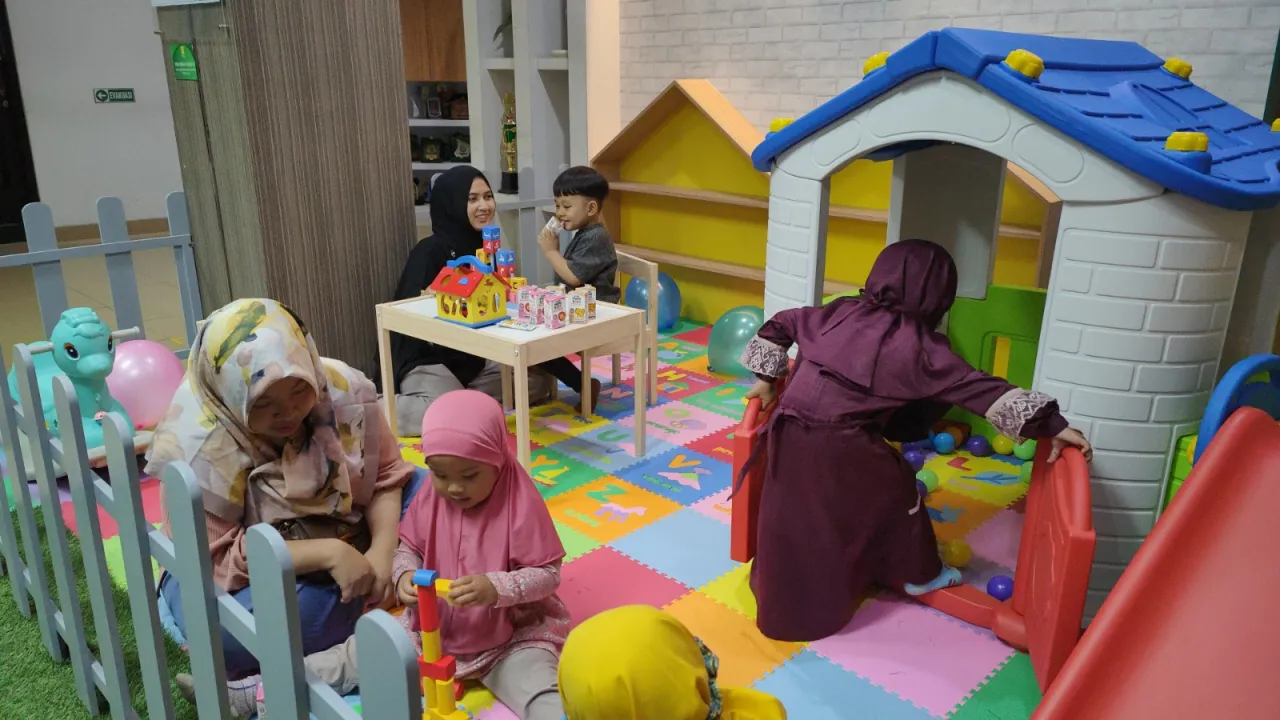 PLN Resmikan Fasilitas Child Care dan Ruang Baca
