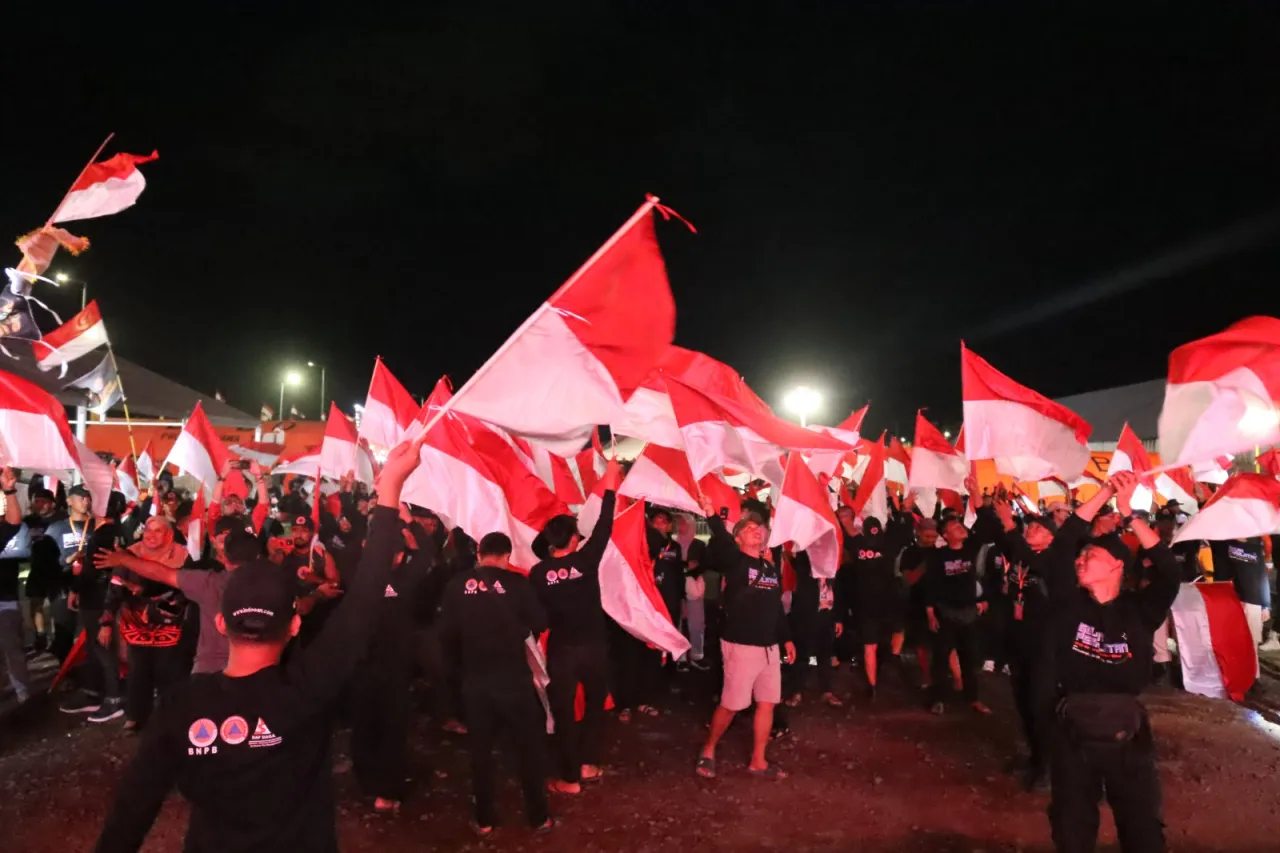 BPBD Jatim Bagikan Bendera Merah Putih