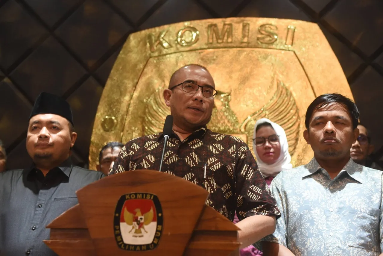 Baca juga : Isi Chat WA Korban ke Ketua KPU: "Sayang, Saya tak Bisa Dibagi.."