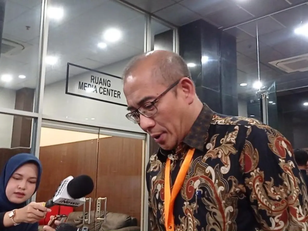 Baca juga : Lakukan Pemaksaan Seksual di Belanda, Ketua KPU RI Diberhentikan