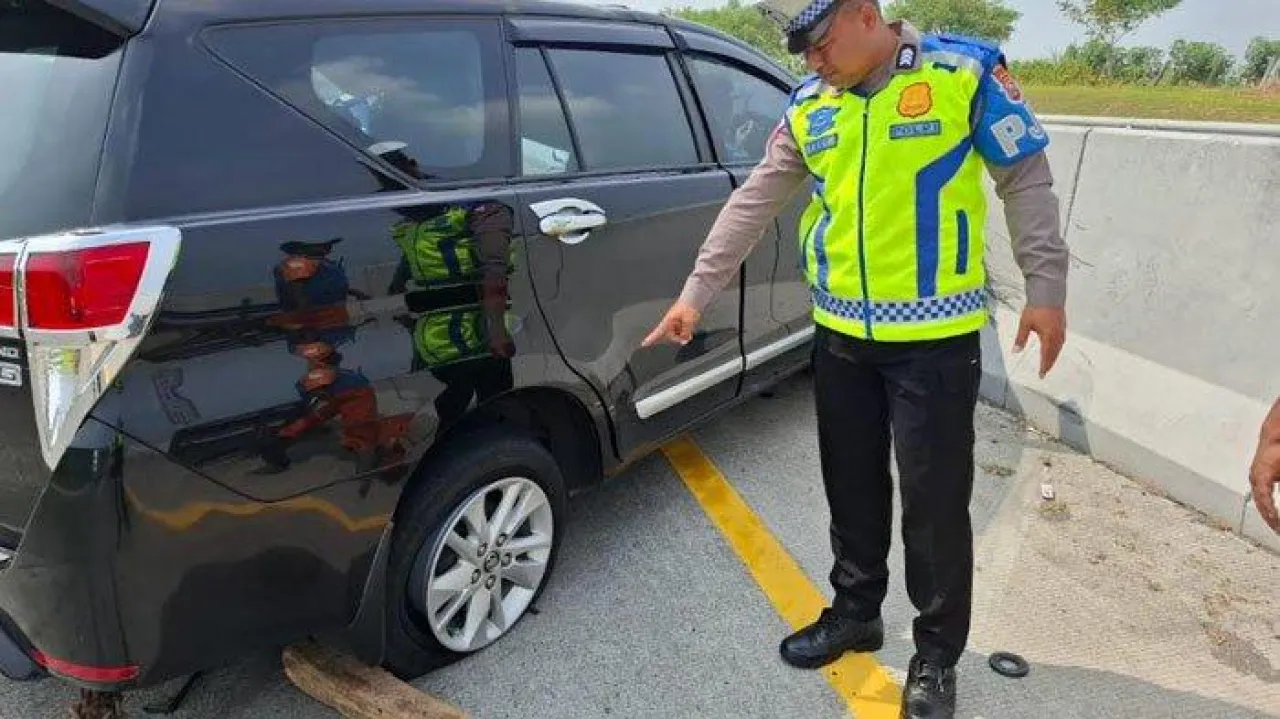 2 Mobil Terlibat Kecelakaan di Jalan Surabaya-Mojokerto