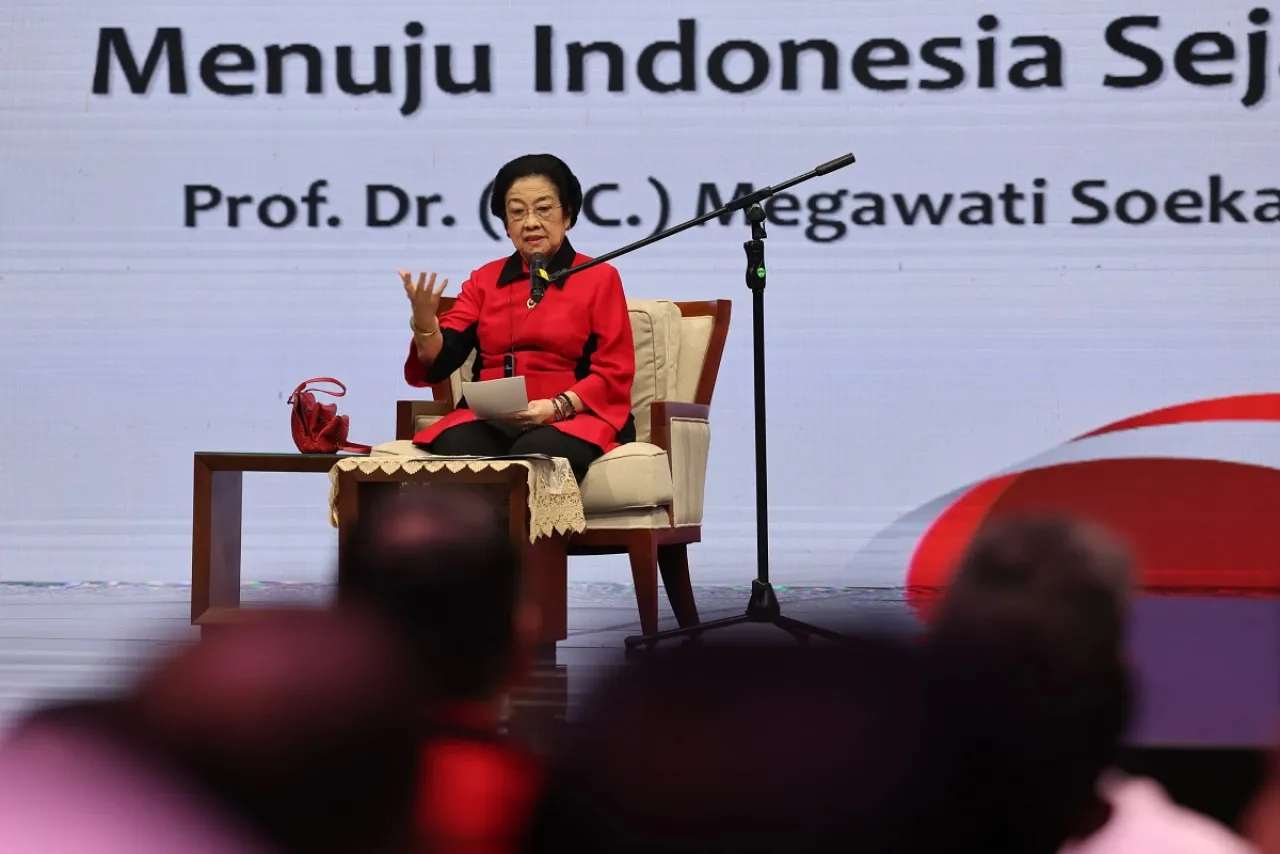 Gelar Bapak Pembangunan Soeharto, Diusik Megawati