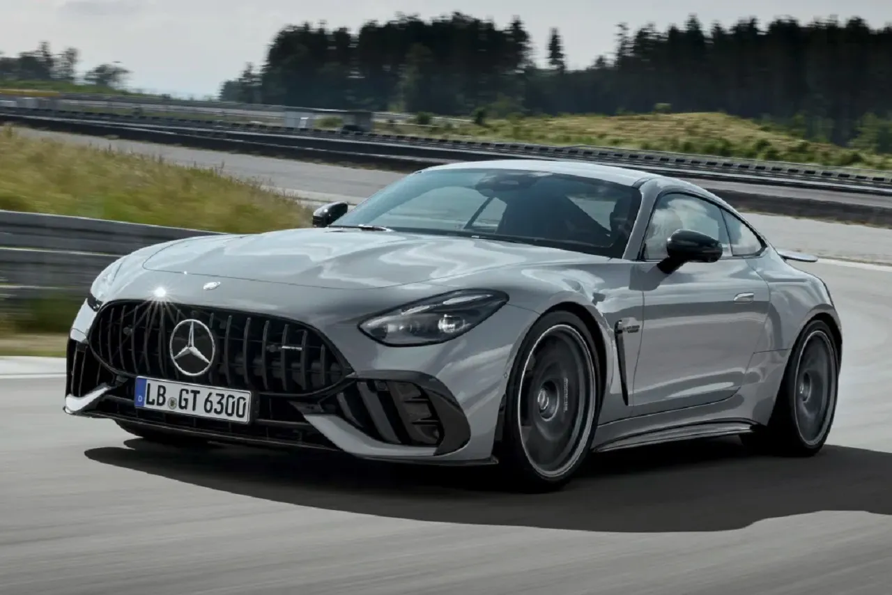 Mercedes-AMG GT 63 Pro 4Matic+ Tampil Sporty Bertenaga Supercar