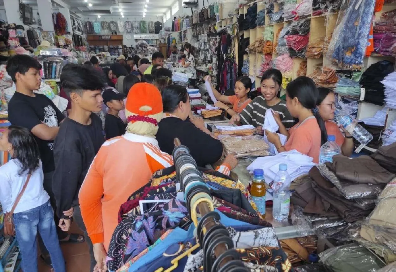 Masa PPDB, Penjualan Baju Seragam Sekolah Ketiban Cuan 3 Kali Lipat