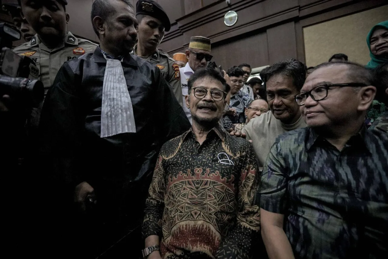 SYL Cipika-cipiki dengan Terdakwa Lain, Usai Divonis 10 Tahun