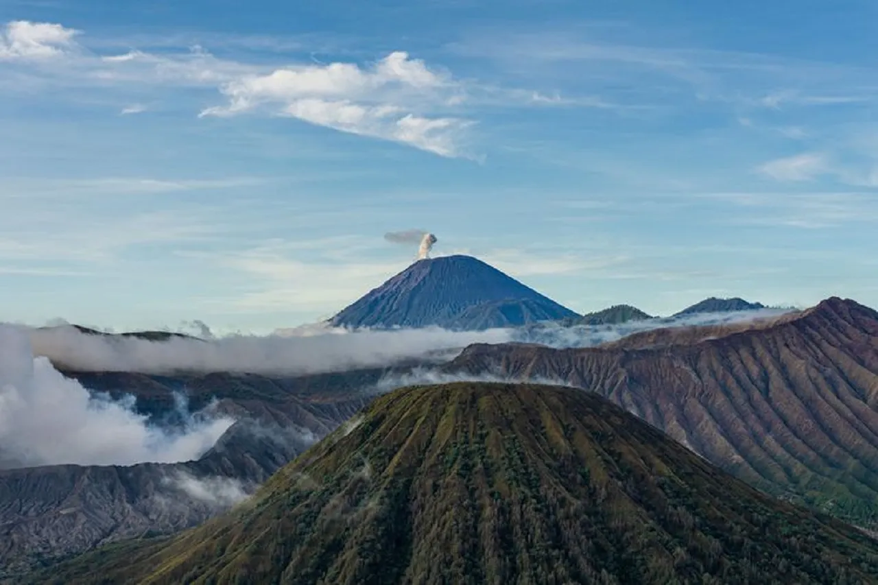 Status Gunung Semeru Diturunkan, Pendakian Siap-siap Dibuka Lagi
