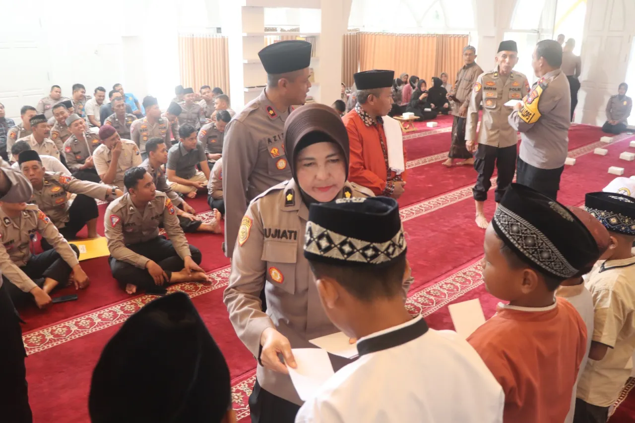 Polres Pasuruan Gelar Binrohtal Rutin dan Santunan Anak Yatim