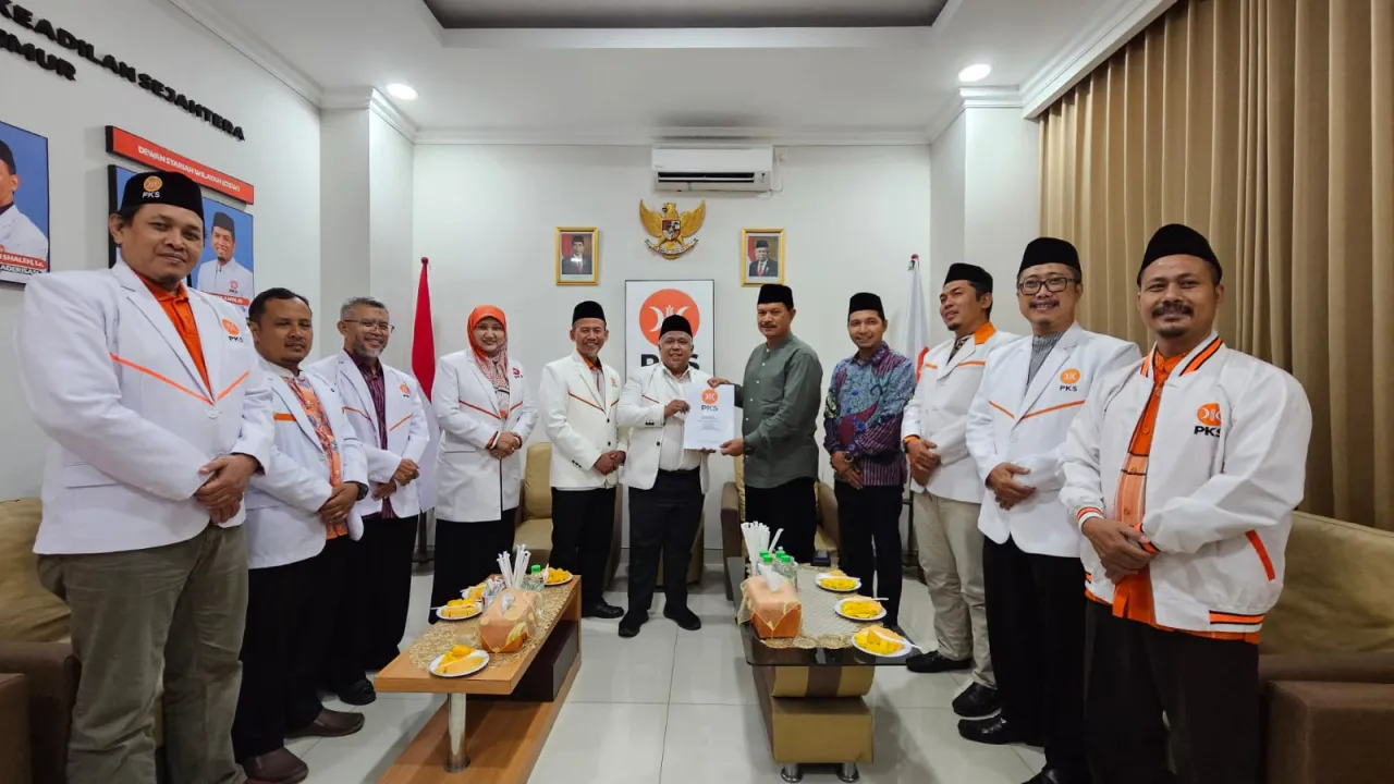 PKS Jatim Serahkan SK DPP untuk Ony Anwar dan Maidi di Kabupaten Ngawi dan Kota Madiun