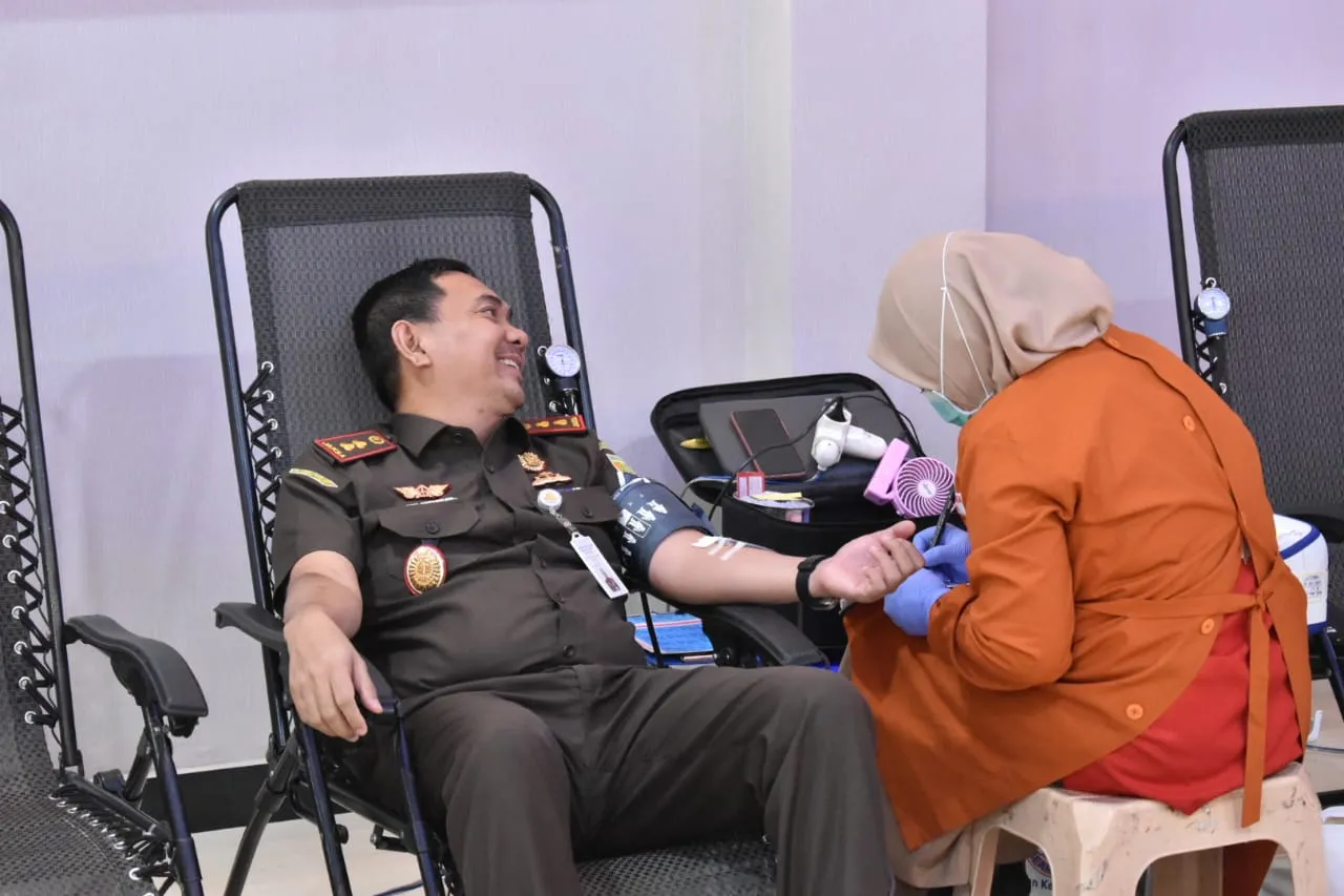  Kejaksaan Negeri Tanjung Perak Gelar Aksi Donor Darah dan Tanam Pohon