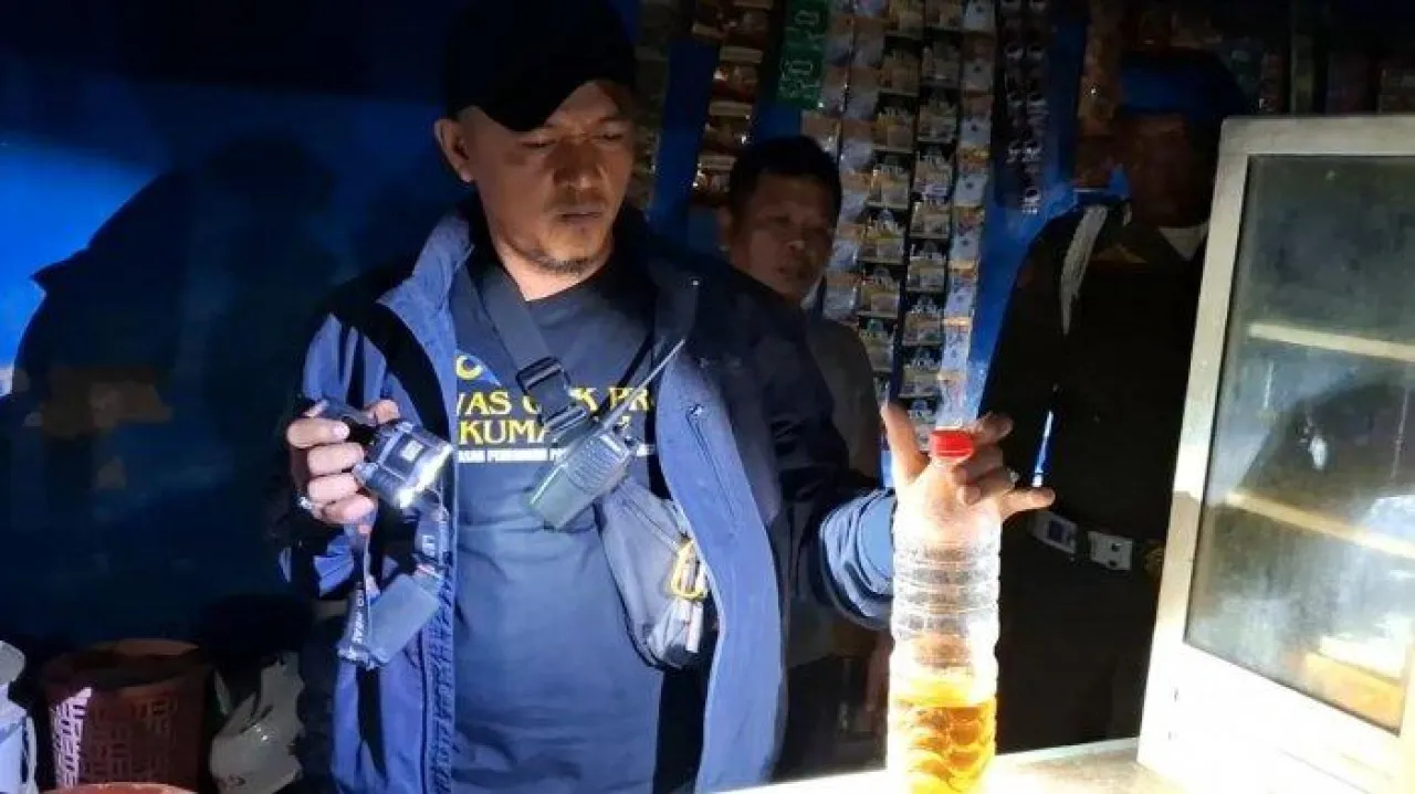 Ratusan Liter Miras Berbagai Merek Disita