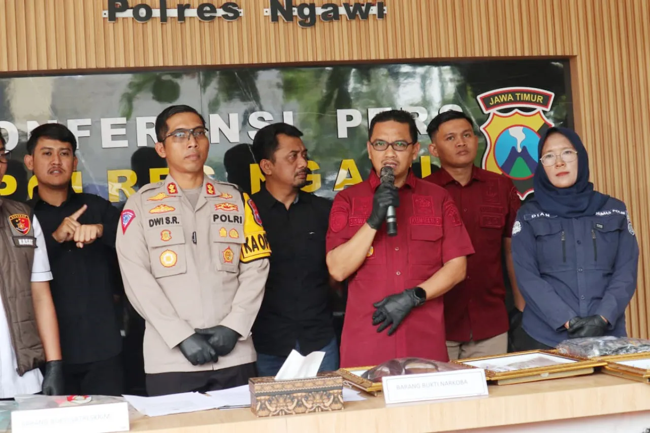 Baca juga : Penyelundupan Narkoba ke Lapas Ngawi Lewat Sandal Dibongkar