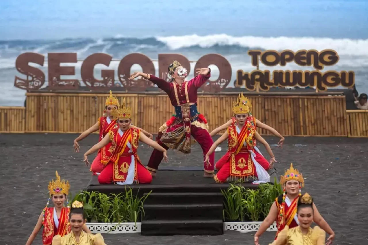 Festival Segoro Topeng Kaliwungu, Dongkrak Sektor Pariwisata dan UMKM Lokal