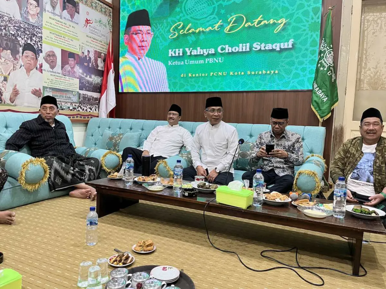 Baca juga : Pernyataan Ketum PBNU Terkait Penyerangan Banser di Karawang