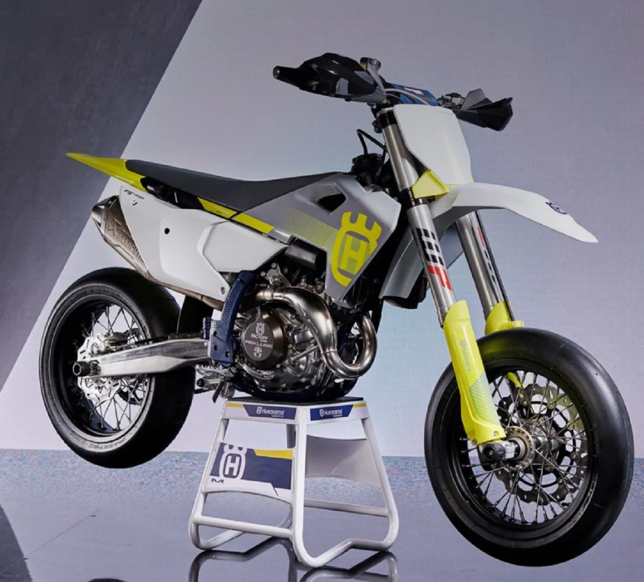 Husqvarna Model FS450 Supermoto Makin Andal di Berbagai Medan