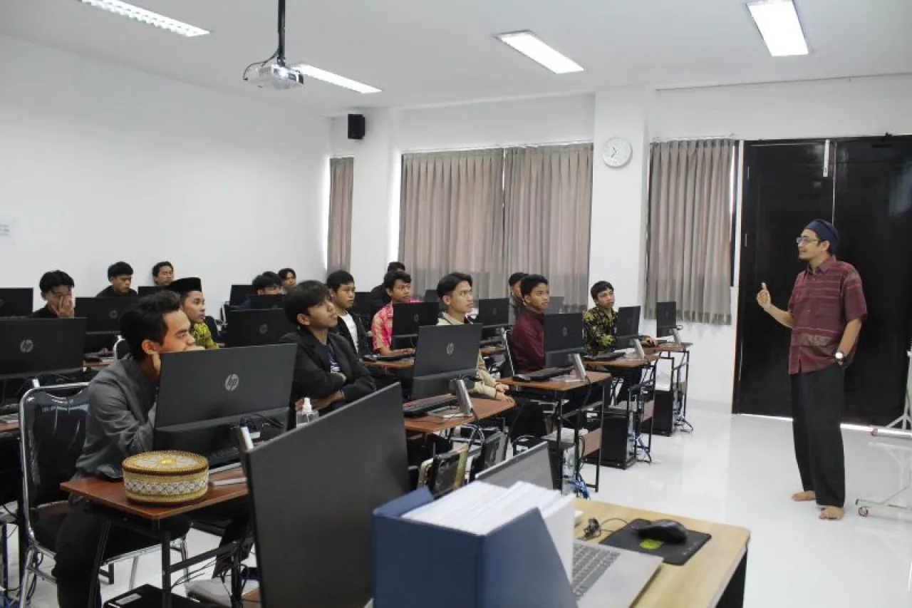 Wisuda Mahasantri PeTIK II Jombang, PLN Asah Semangat Generasi Muda