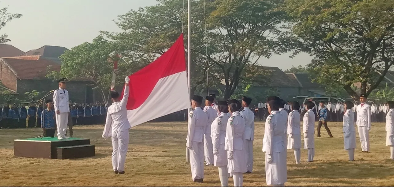 Peringati HUT RI ke-79, Camat Jabon Jadi Irup Upacara Bendera di Koramil 08