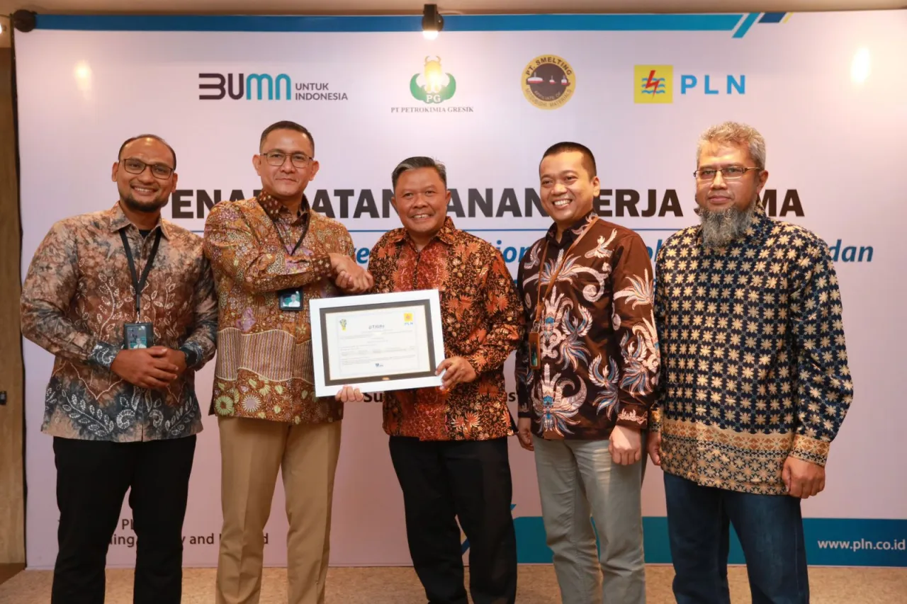 PLN Berikan Layanan Captive Power untuk PT Petrokimia Gresik dan Suplai Energi Bersih PT Smelting