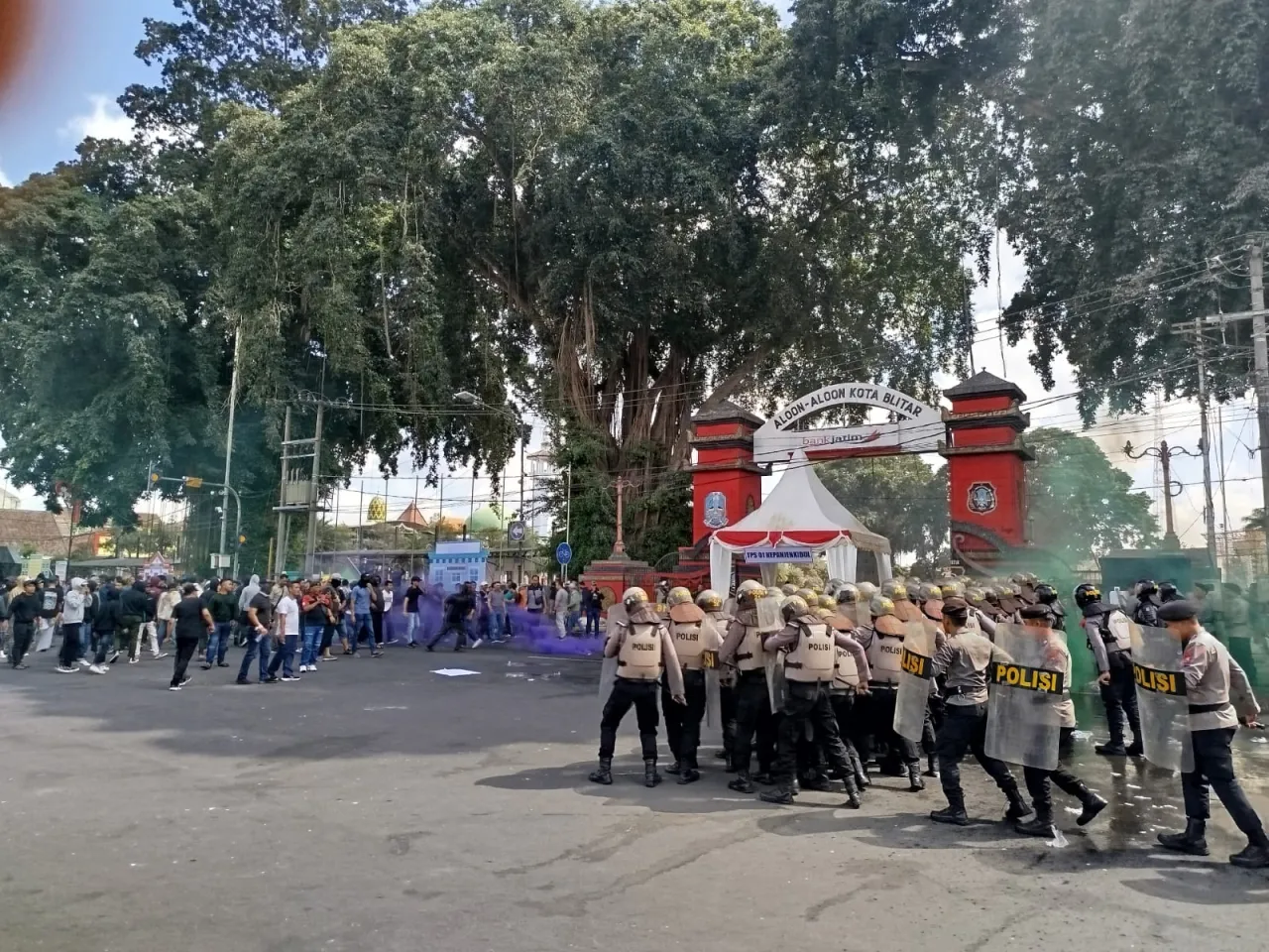 Polres Blitar Kota Gelar Simulasi Sispamkota dengan Peragaan antisipasi Gangguan Jalannya Pilkada