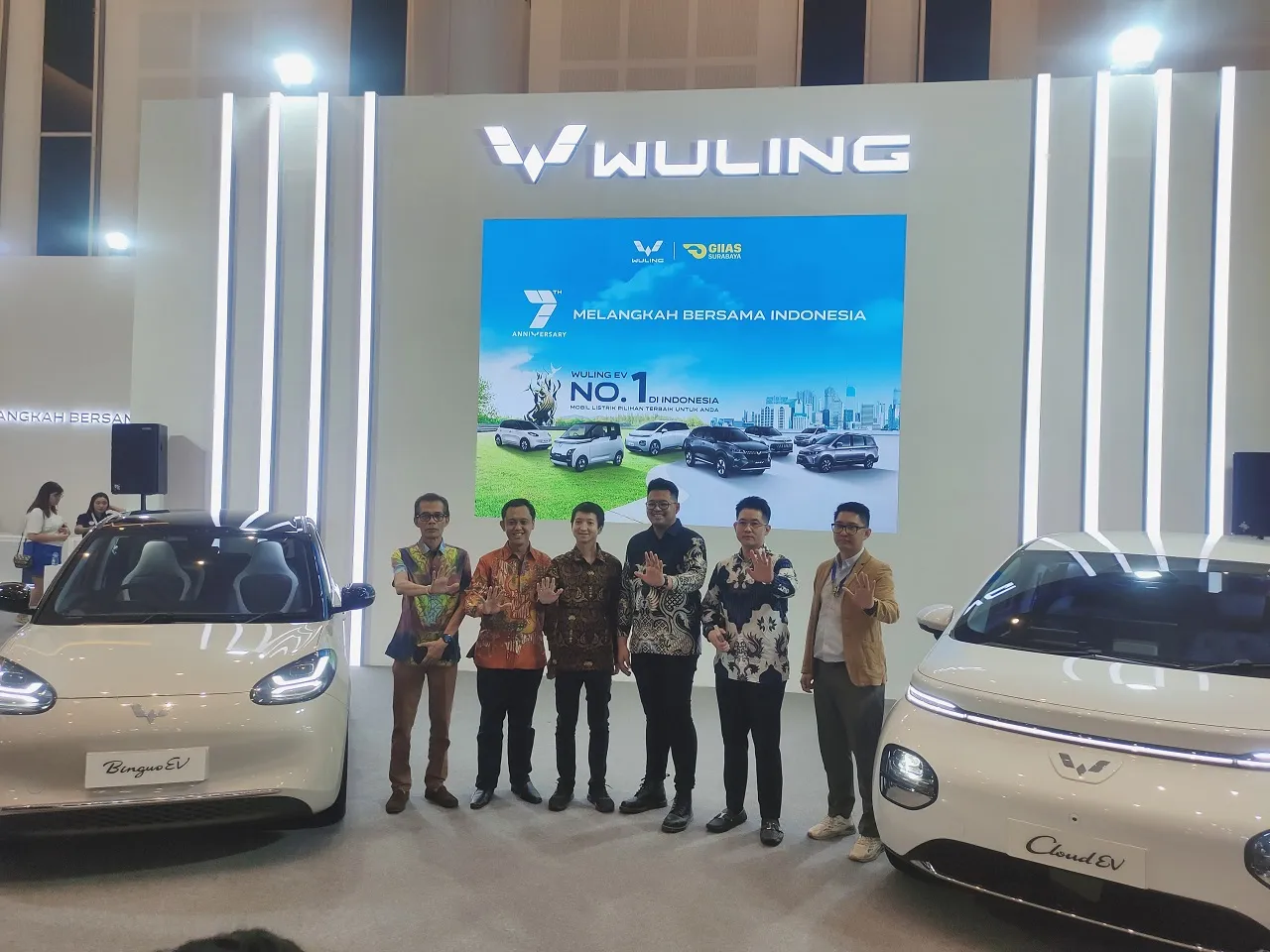 Wuling Tampilkan EV ABC Stories, Alvez, dan Almaz Hybrid di GIIAS Surabaya 2024