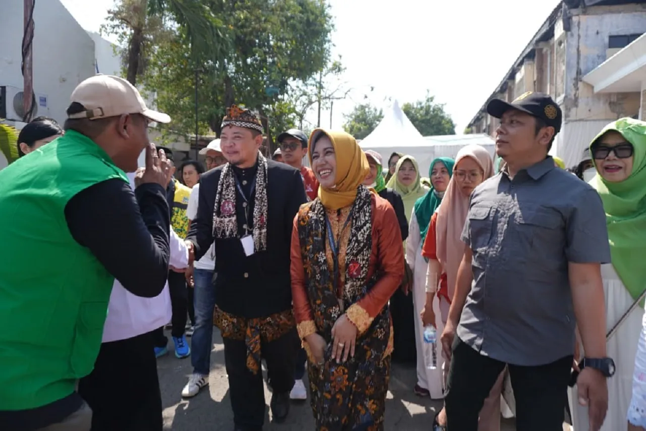 Diantar Ribuan Pendukung, Ning Ita - Sandi Daftar Pilwali Mojokerto
