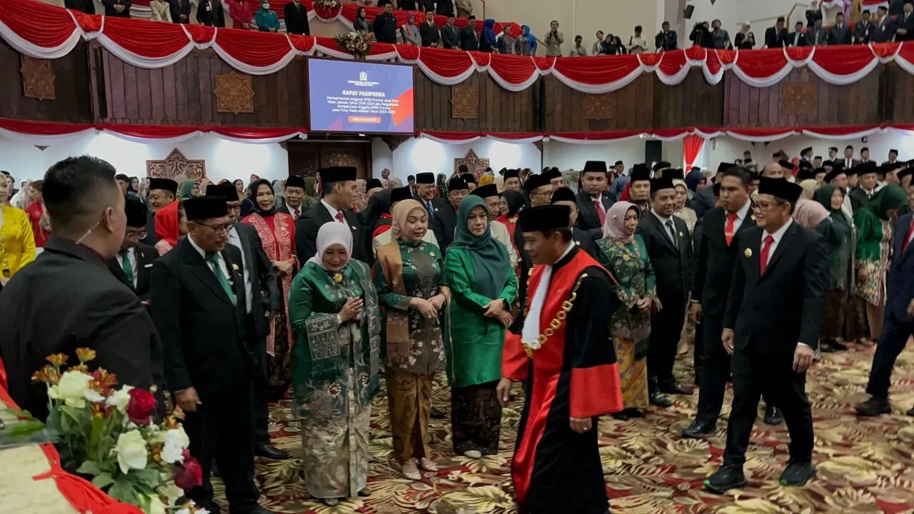 Pelantikan Anggota DPRD Jatim 2024-2029, Anik Maslachah dan Wara Sundari Renny Jadi Pimpinan Sementara