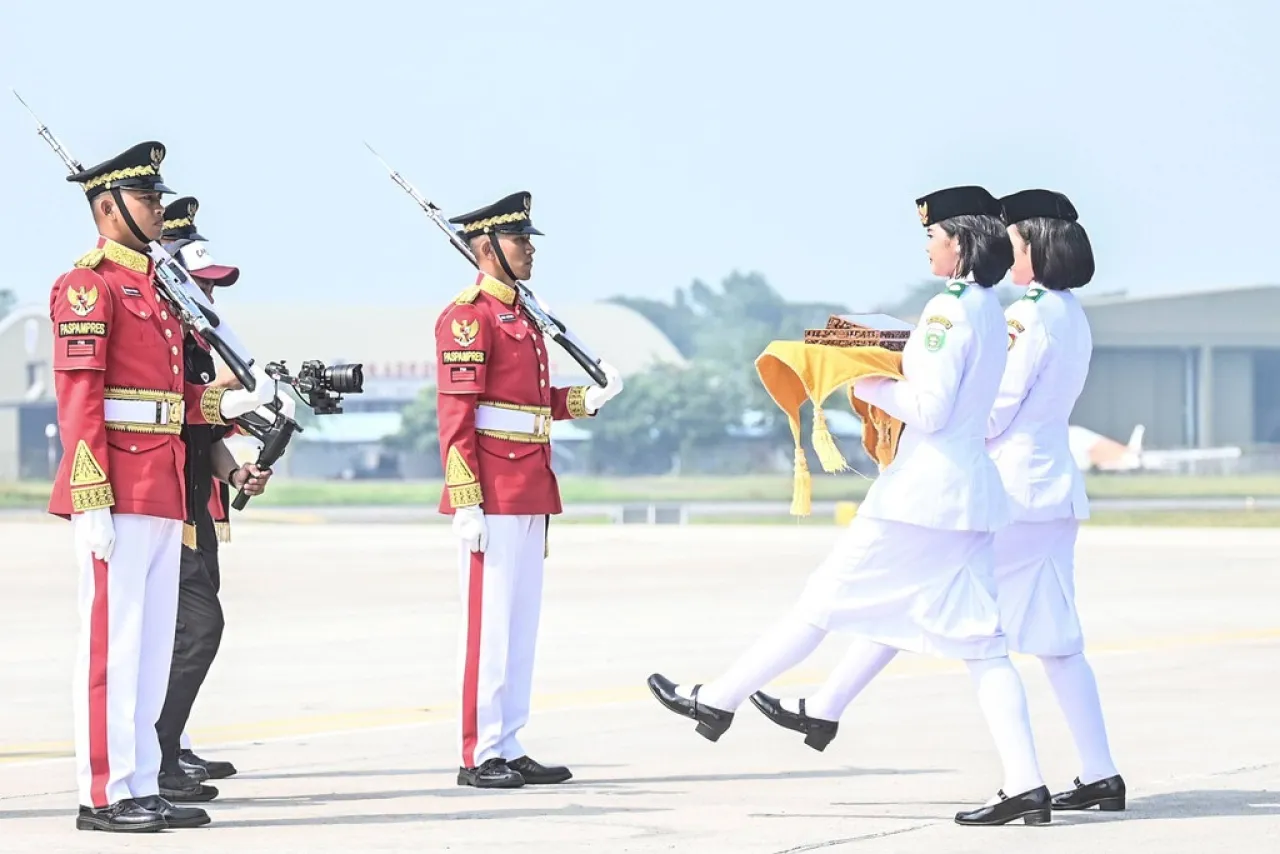 Diangkut Pesawat Boeing TNI AU, Prosesi Kirab Bendera Duplikat, Sejauh 1.320 Km