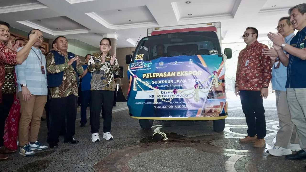 Pj Gubernur Adhy Lepas Ekspor Produk Unggulan Jatim ke Empat Negara, Totalnya Tembus Rp 1,3 Miliar