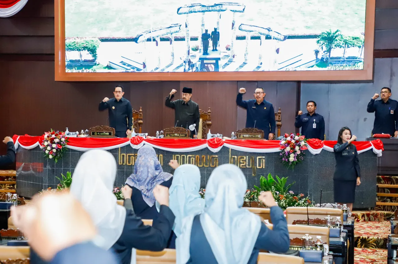 P-APBD Jatim 2024 Disahkan, Pj Gubernur Pastikan Peningkatan Program Sosial dan Pemberdayaan Ekonomi