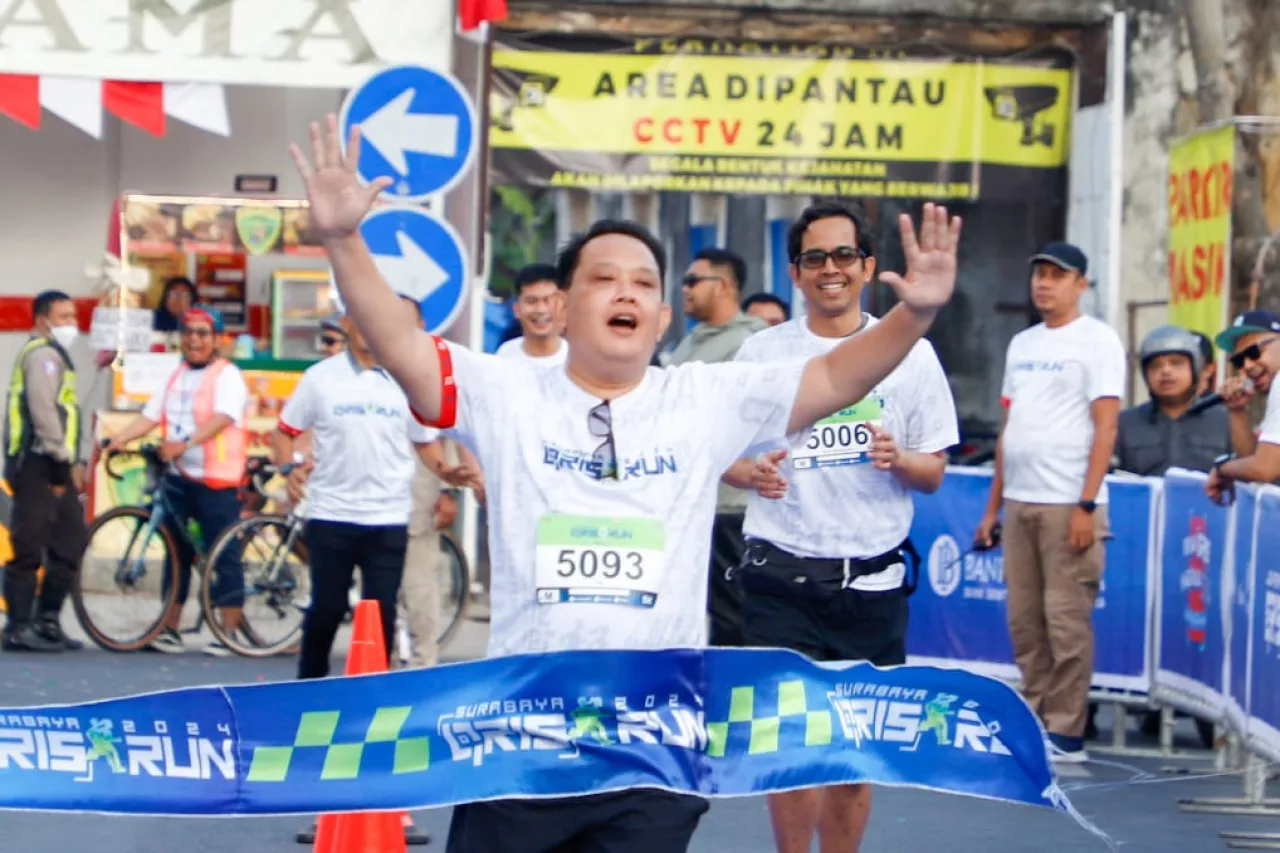 Pj Gubernur Adhy Jatim Lepas 1.600 Pelari Surabaya QRIS Run 2024
