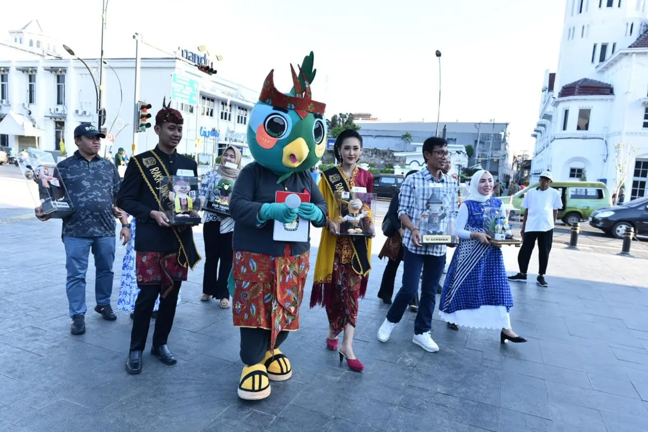 KPU Jatim Pamerkan 39 Maskot Pilkada 2024 di Kota Lama Surabaya